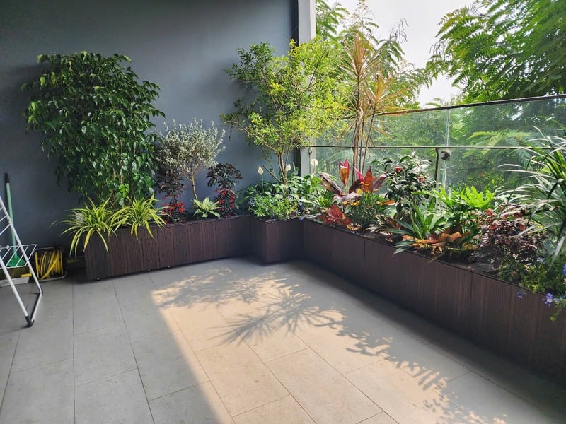 EMPIRE BALCONY
